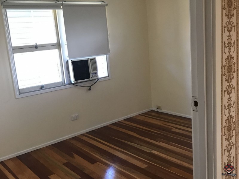 8 Blackwattle Street, Macgregor QLD 4109