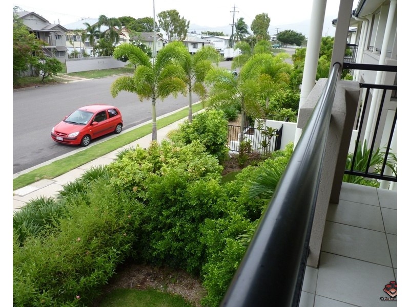 6-24 Henry Street, West End QLD 4810