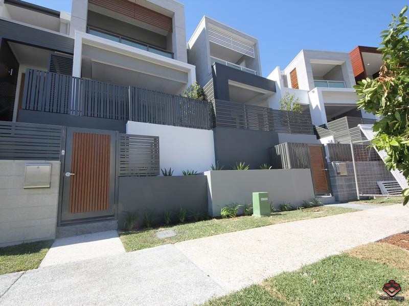 14 Brooklyn Crecent, Robina QLD 4226