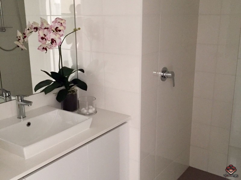 4111/ 1-7 Waterford Court, Bundall QLD 4217