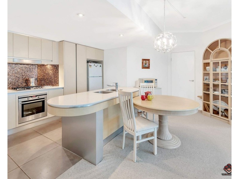 21i/20-28 Bayview Street, Runaway Bay QLD 4216