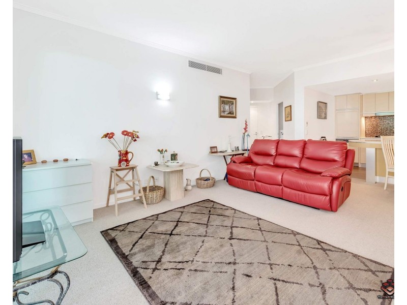 21i/20-28 Bayview Street, Runaway Bay QLD 4216