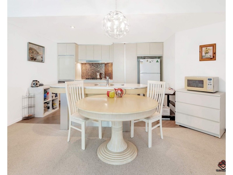 21i/20-28 Bayview Street, Runaway Bay QLD 4216