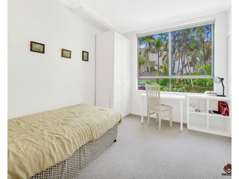 21i/20-28 Bayview Street, Runaway Bay QLD 4216