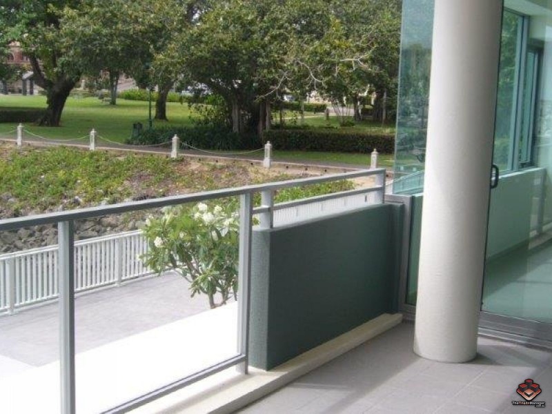 6 Mariners Drive, Townsville City QLD 4810