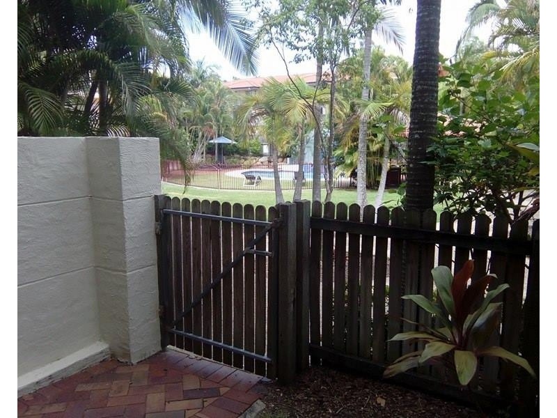 2 Waverley Road, Taringa QLD 4068