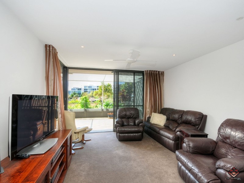 323 Bayview Street, Hollywell QLD 4216