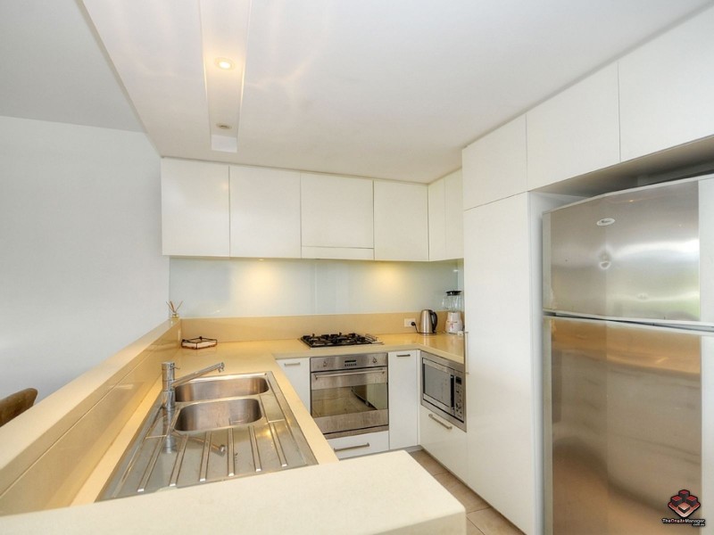 323 Bayview Street, Hollywell QLD 4216