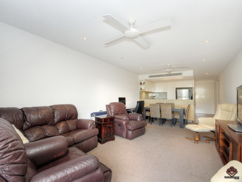 323 Bayview Street, Hollywell QLD 4216