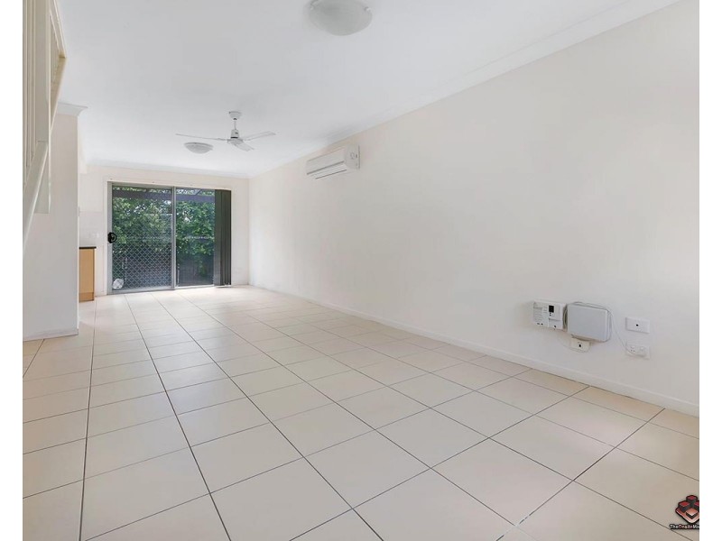ID:3867354/266 Henty Drive, Redbank Plains QLD 4301