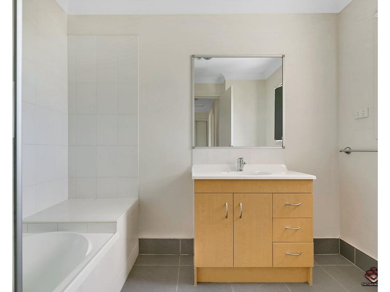 ID:3867354/266 Henty Drive, Redbank Plains QLD 4301