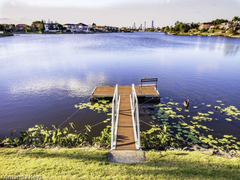 15 Clipper Boulevard, Clear Island Waters QLD 4226