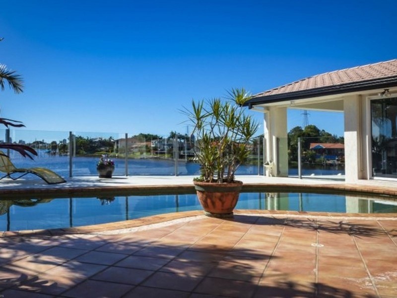 15 Clipper Boulevard, Clear Island Waters QLD 4226