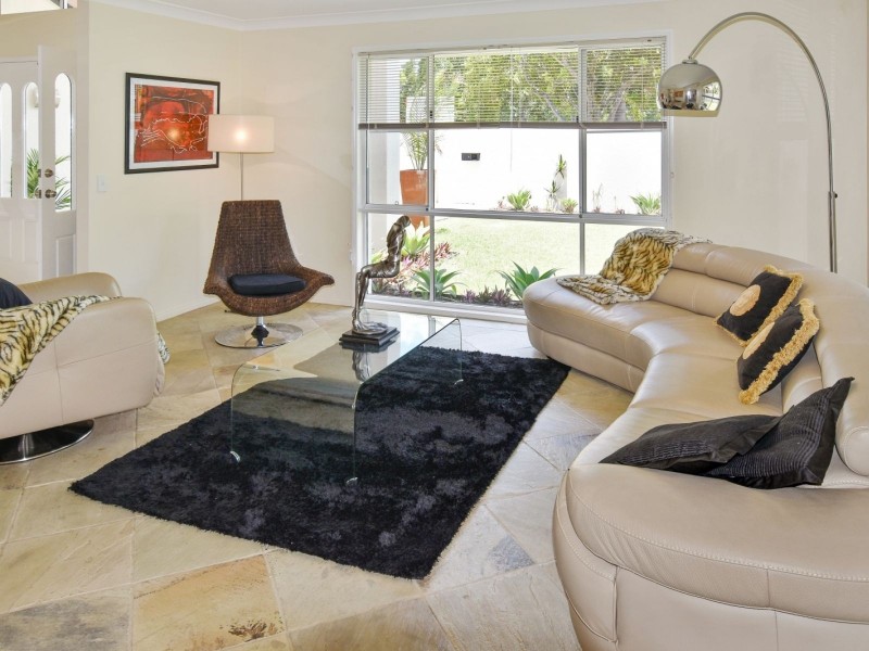 15 Clipper Boulevard, Clear Island Waters QLD 4226