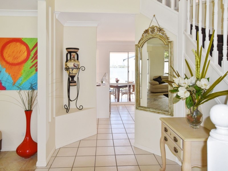 15 Clipper Boulevard, Clear Island Waters QLD 4226