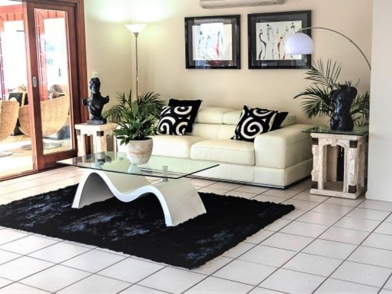 15 Clipper Boulevard, Clear Island Waters QLD 4226