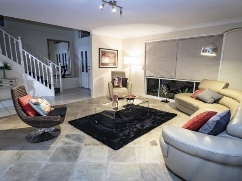 15 Clipper Boulevard, Clear Island Waters QLD 4226