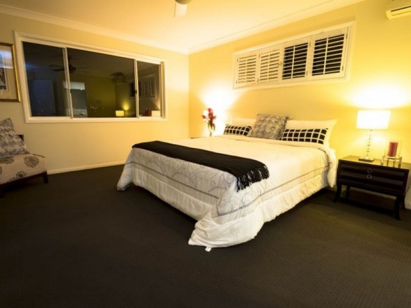 15 Clipper Boulevard, Clear Island Waters QLD 4226