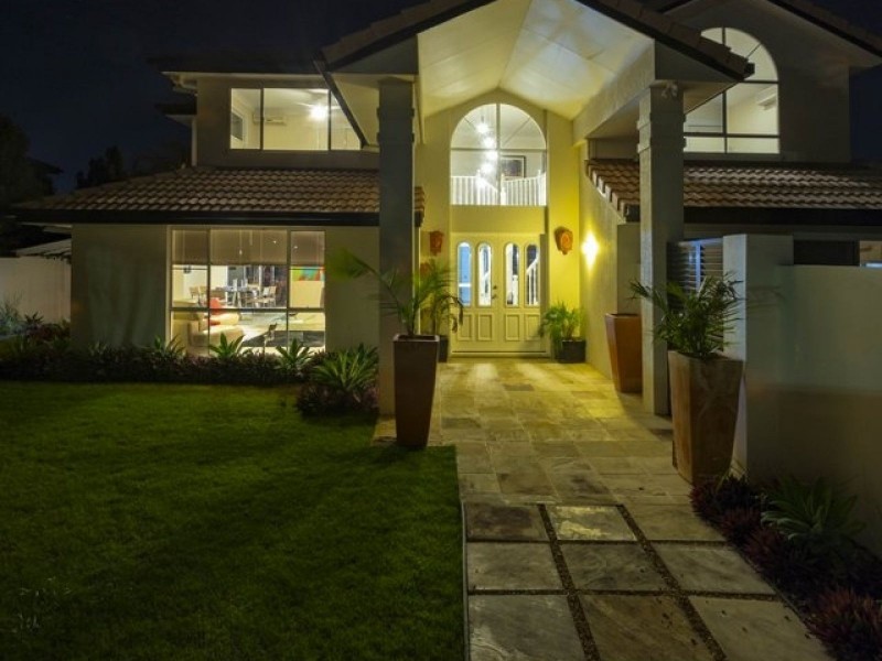 15 Clipper Boulevard, Clear Island Waters QLD 4226