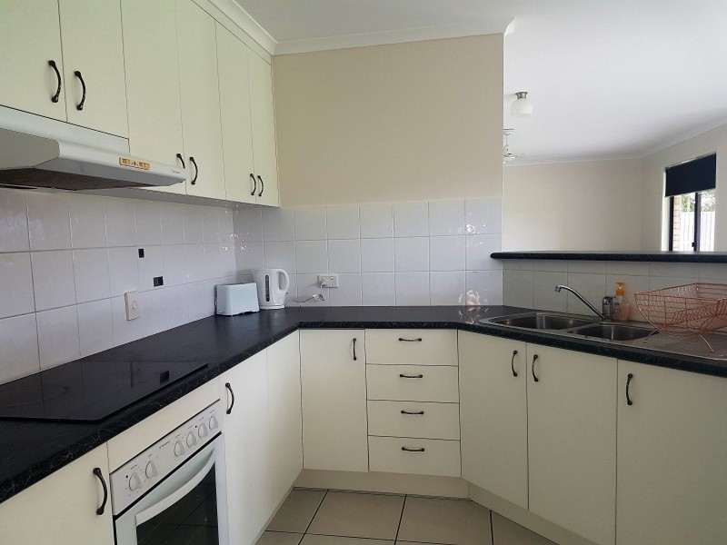 27 Archer Drive, Point Vernon QLD 4655