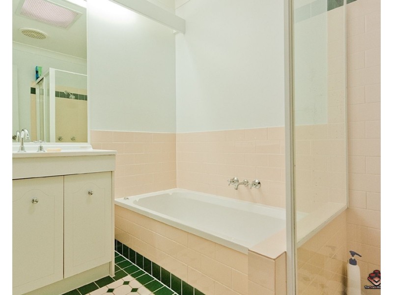 75 Brown Street, Labrador QLD 4215