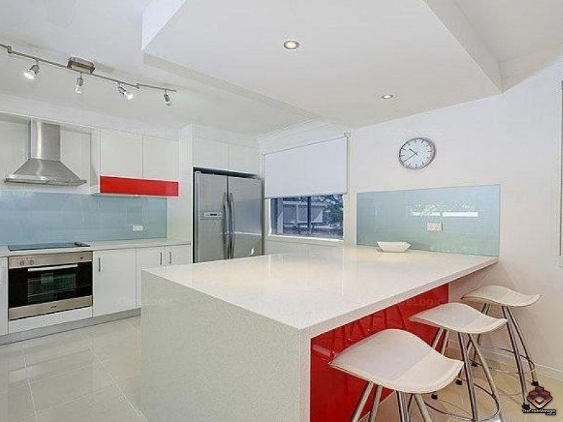 80 Falconer Street, Southport QLD 4215