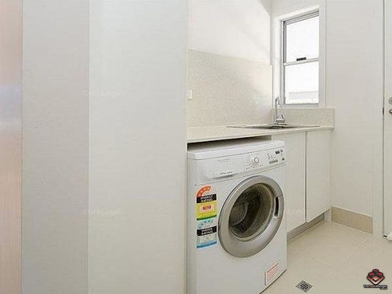 80 Falconer Street, Southport QLD 4215