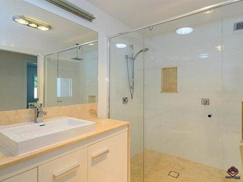 80 Falconer Street, Southport QLD 4215