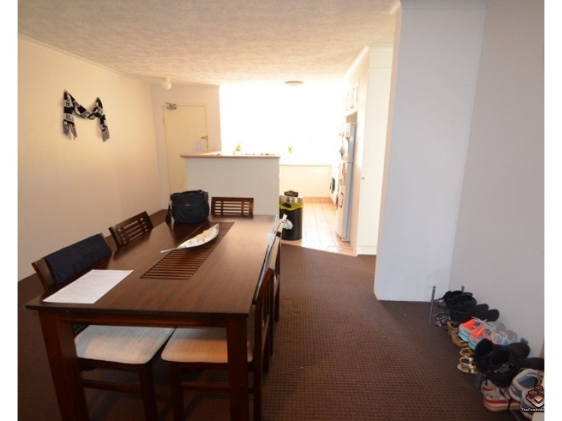 37 Mawarra Street, Chevron Island QLD 4217