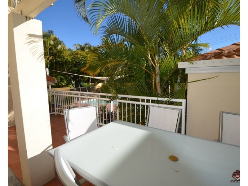 37 Mawarra Street, Chevron Island QLD 4217