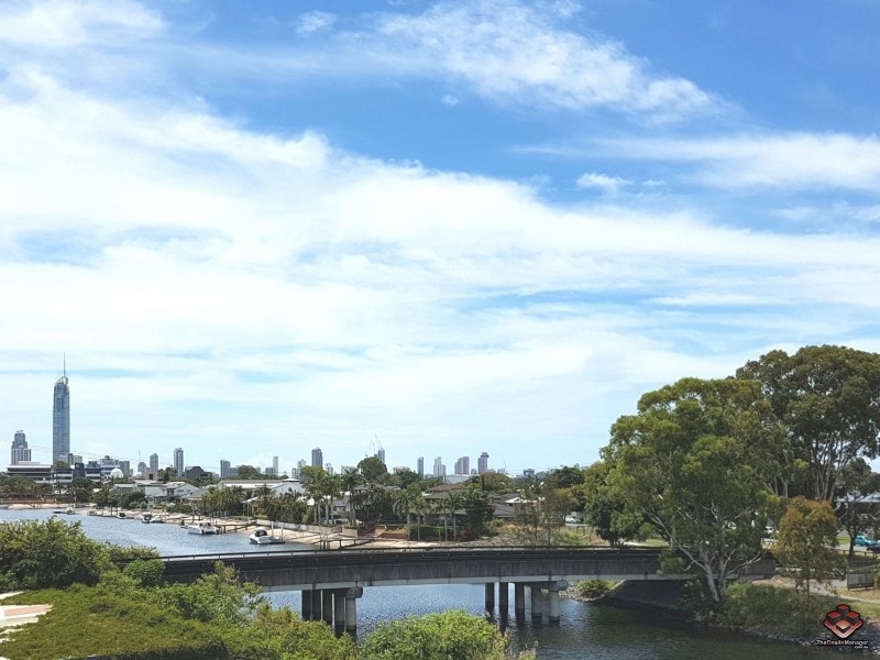 8 Waterford Court, Bundall QLD 4217