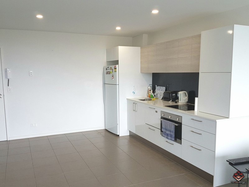 8 Waterford Court, Bundall QLD 4217