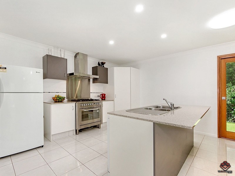 8 Lowe Court, Maudsland QLD 4210