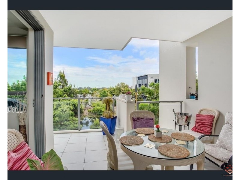 2 Riverwalk Avenue, Robina QLD 4226