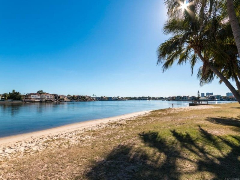 26 Oak Avenue, Surfers Paradise QLD 4217