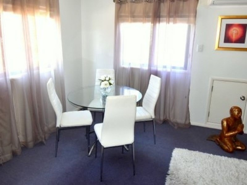 26 Oak Avenue, Surfers Paradise QLD 4217