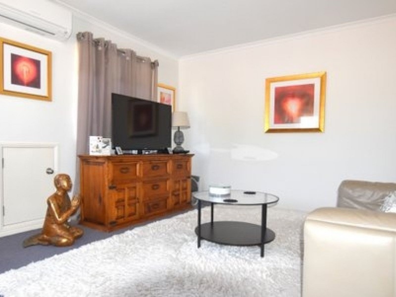 26 Oak Avenue, Surfers Paradise QLD 4217