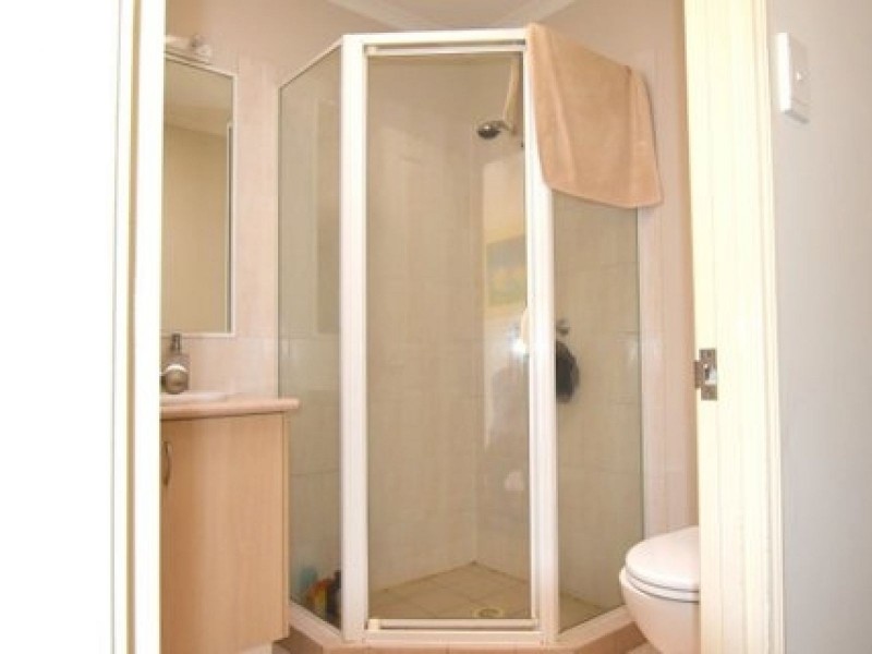 26 Oak Avenue, Surfers Paradise QLD 4217