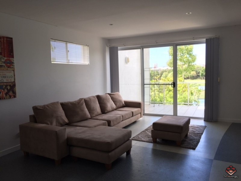 98 University Drive, Varsity Lakes QLD 4227