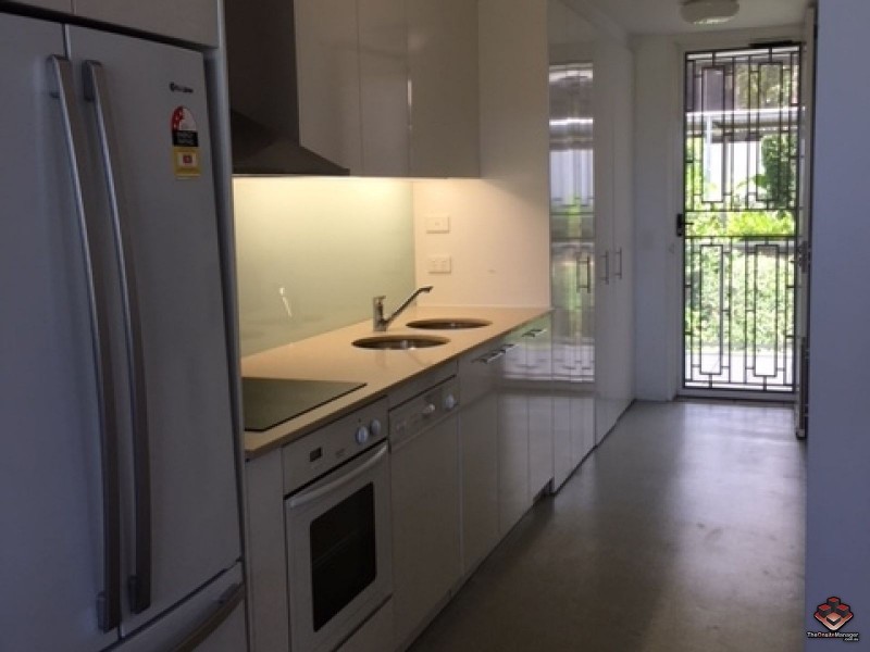 98 University Drive, Varsity Lakes QLD 4227