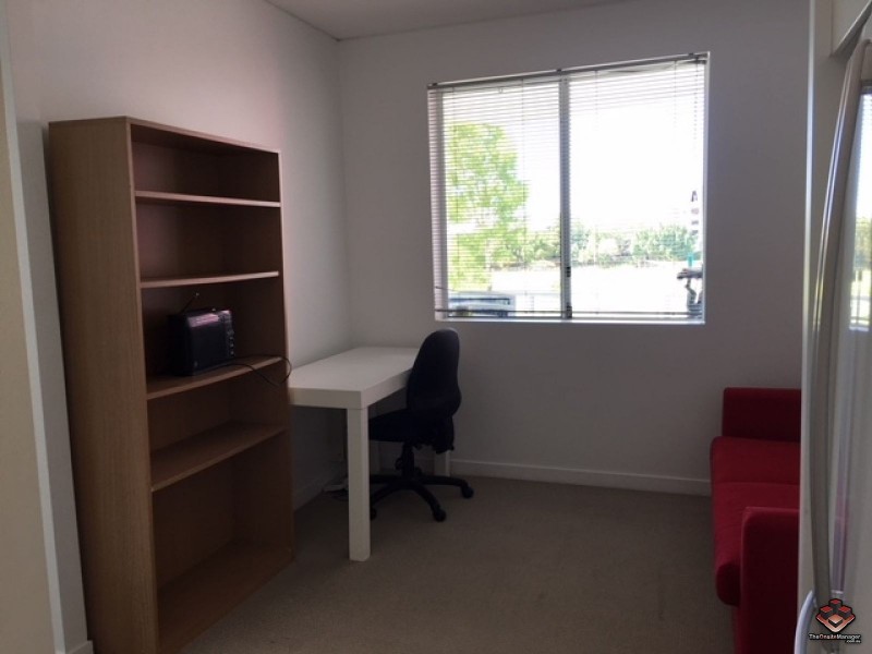 98 University Drive, Varsity Lakes QLD 4227