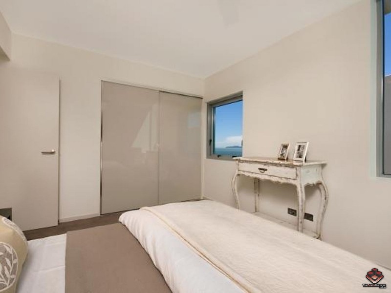 6 Mariners Drive, Townsville City QLD 4810