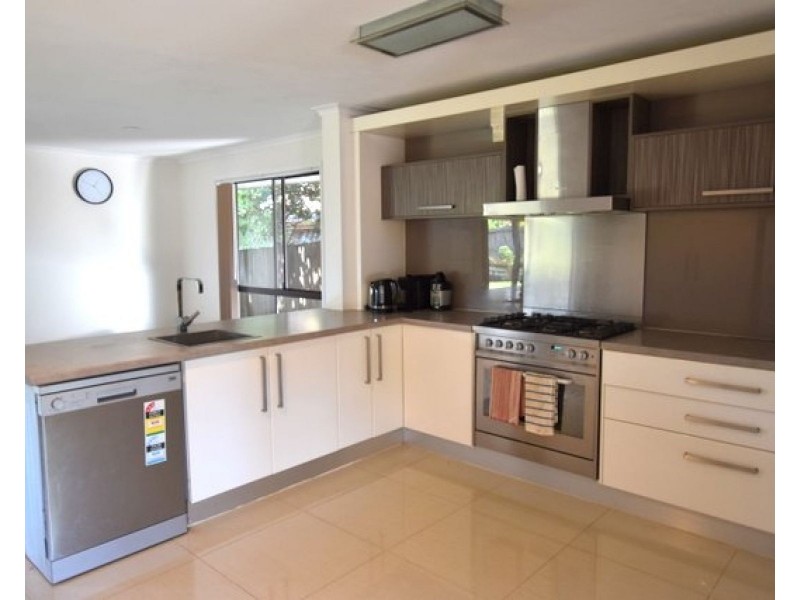 7 Alexander Drive, Highland Park QLD 4211
