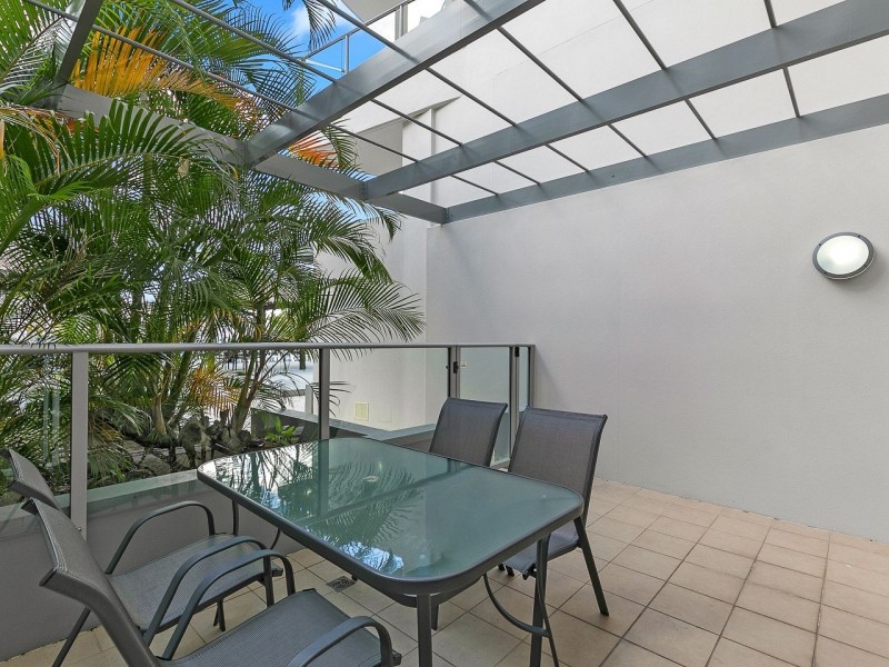 11/569 Charlton Esplanade, Urangan QLD 4655