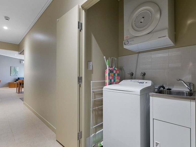 11/569 Charlton Esplanade, Urangan QLD 4655