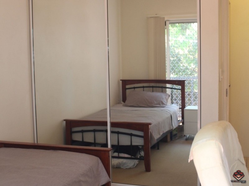 522 Marine Parade, Biggera Waters QLD 4216