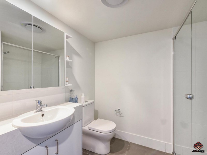 6 Southerden Avenue, Grange QLD 4051