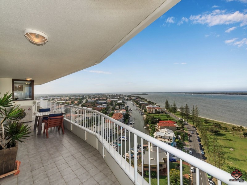 7 Oatland Esplanade, Runaway Bay QLD 4216