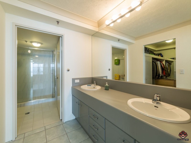 7 Oatland Esplanade, Runaway Bay QLD 4216