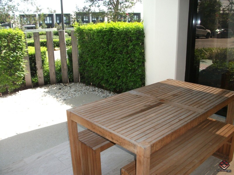 1 Marina Drive, Benowa QLD 4217